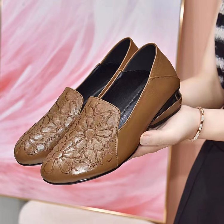 Vintage Round Toe Embroidered Low Heel Casual Women's Leather Shoes eprolo