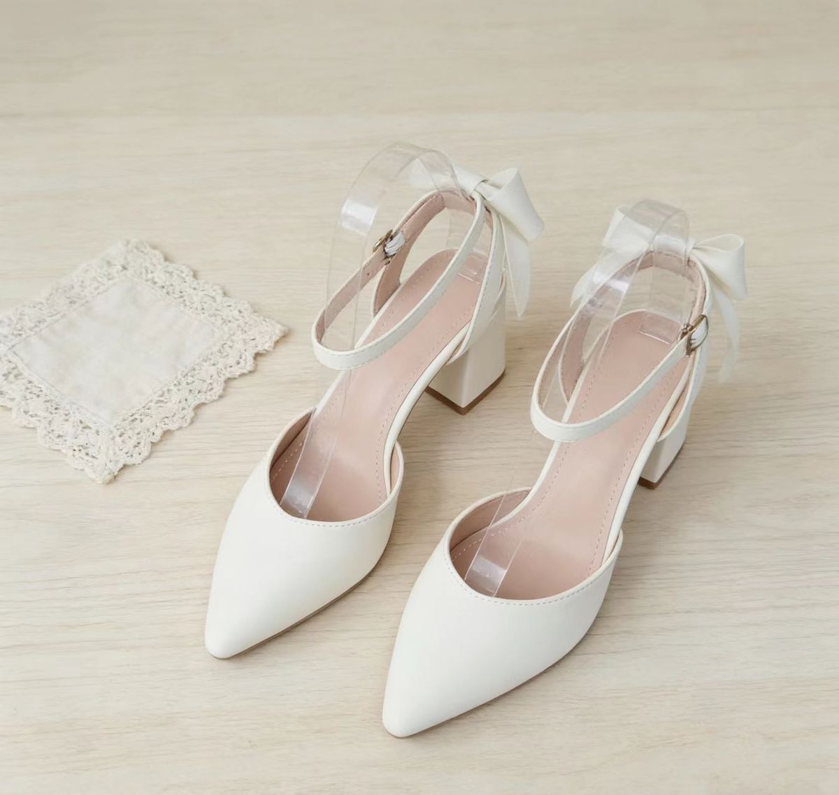 Women's off-white bow chunky heel pointed toe sandals for spring and summer eprolo
