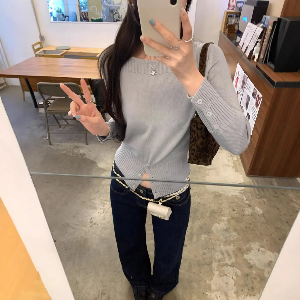 Chic  Fitted Buttoned Slim-Fit Knit Top for Women, Short Length, Long Sleeve eprolo