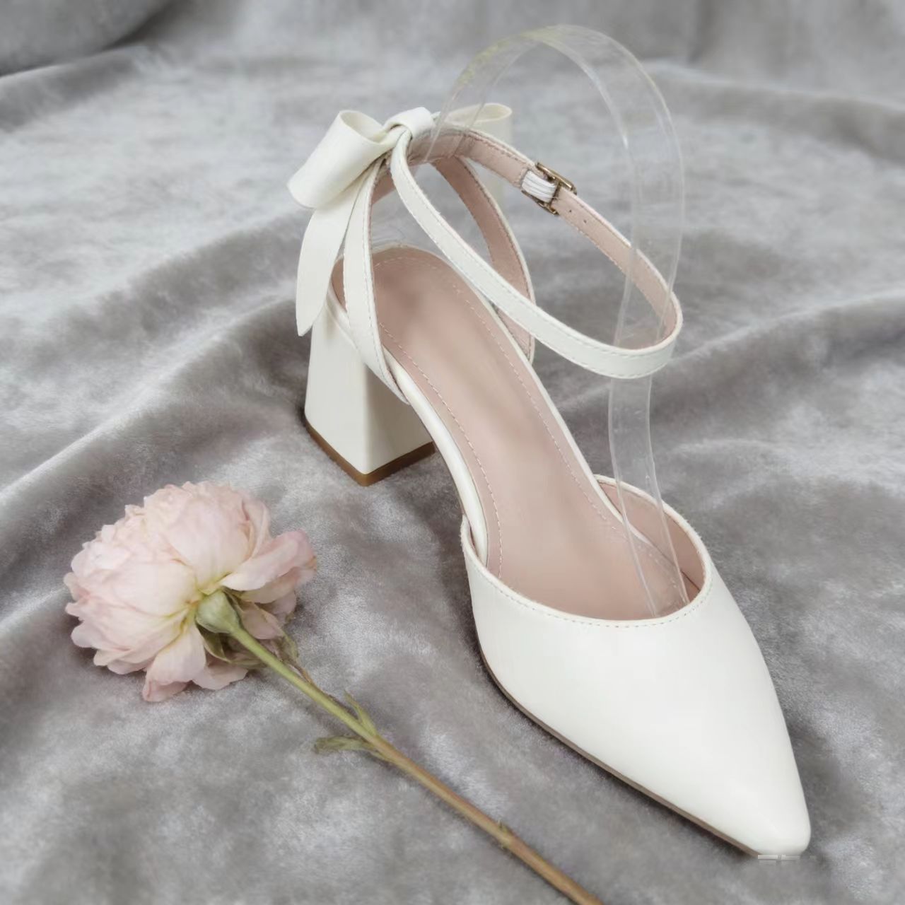 Women's off-white bow chunky heel pointed toe sandals for spring and summer eprolo