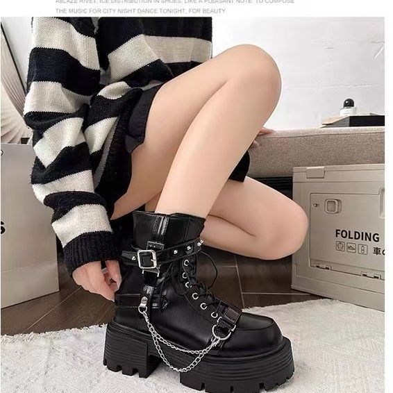 Thick soled Martin boots eprolo